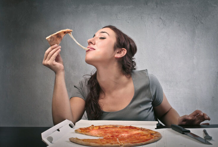 donna-mangia-pizza