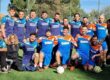 Il team Ondulor posa sul campo da calcio durante il torneo aziendale Aziende in Campo a Oristano.